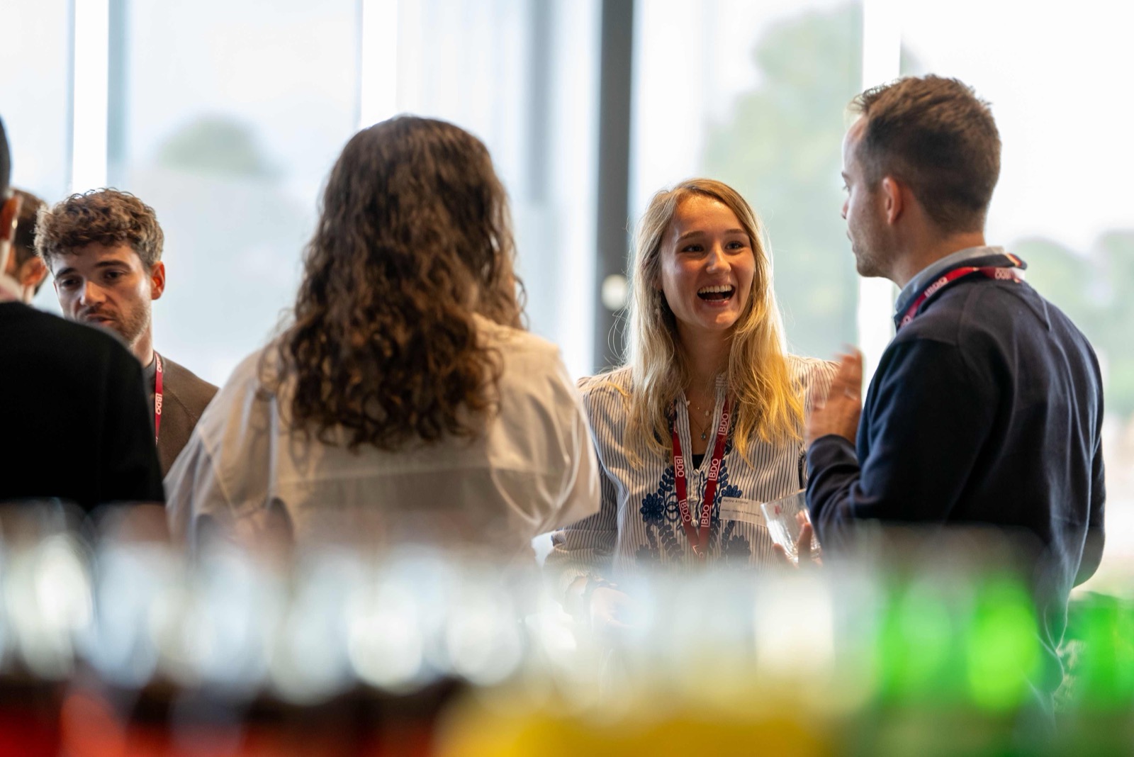 BDO collega's in gesprek tijdens een event